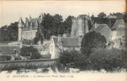 Montrésor [Carte postale] Le château et les vielles tours