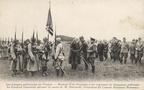 z-A Déterminer [Carte postale] 1918 ca Remise drapeau 